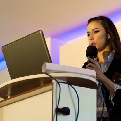 Silvija Gelevski presenting strategies for complex project delivery.